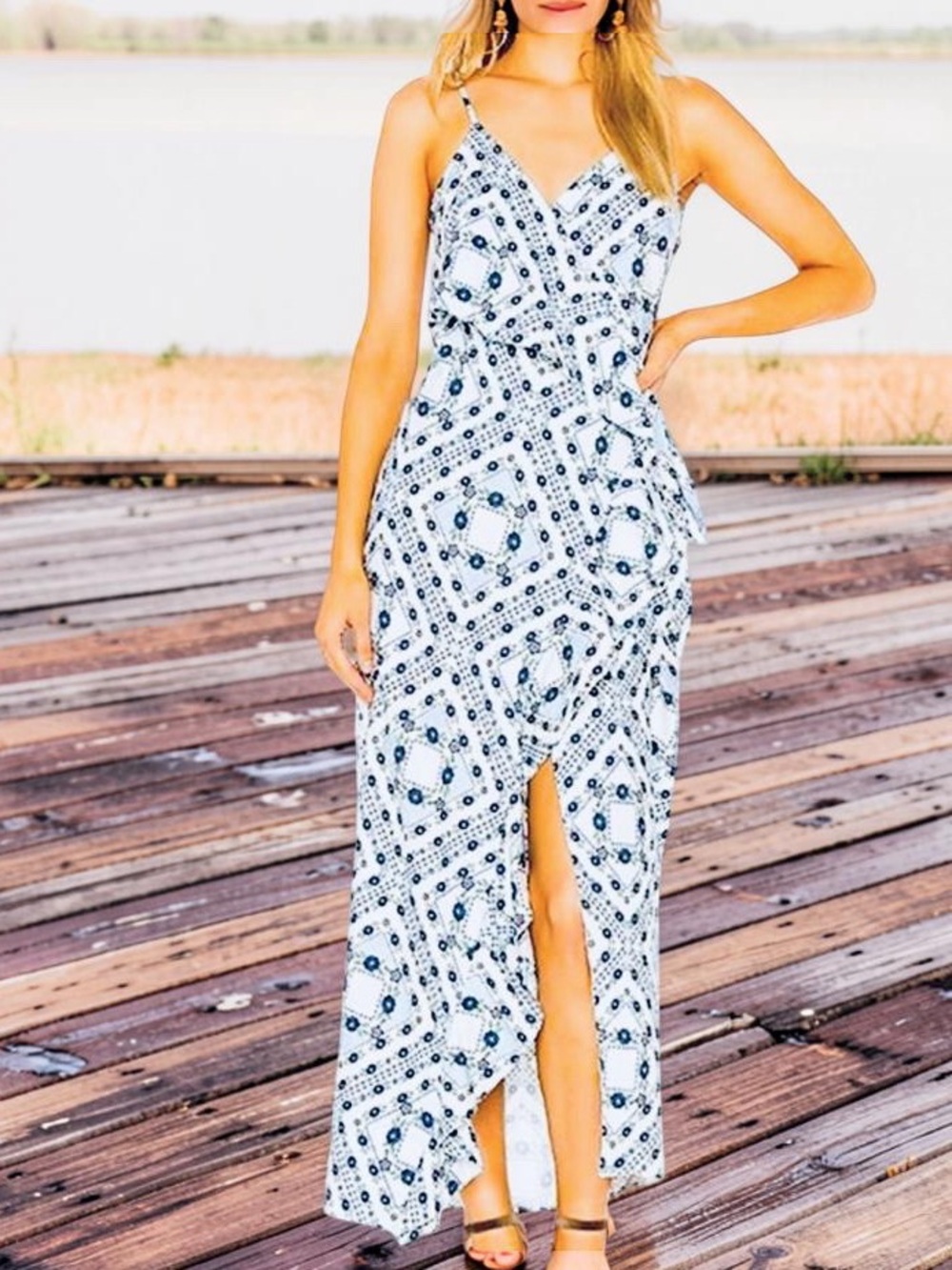 TULAROSA Selena Wrap Ruffle
BOUTIQUE
Maxi Dress Sz M
Cottagecore